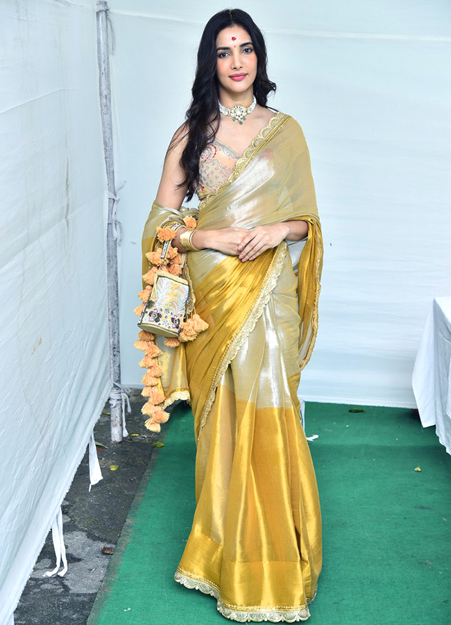 Hilesso Movie Actress Natasha Singh HD Photos10