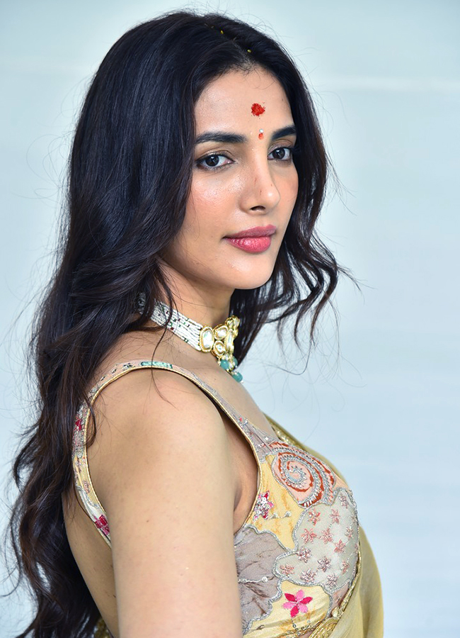 Hilesso Movie Actress Natasha Singh HD Photos11