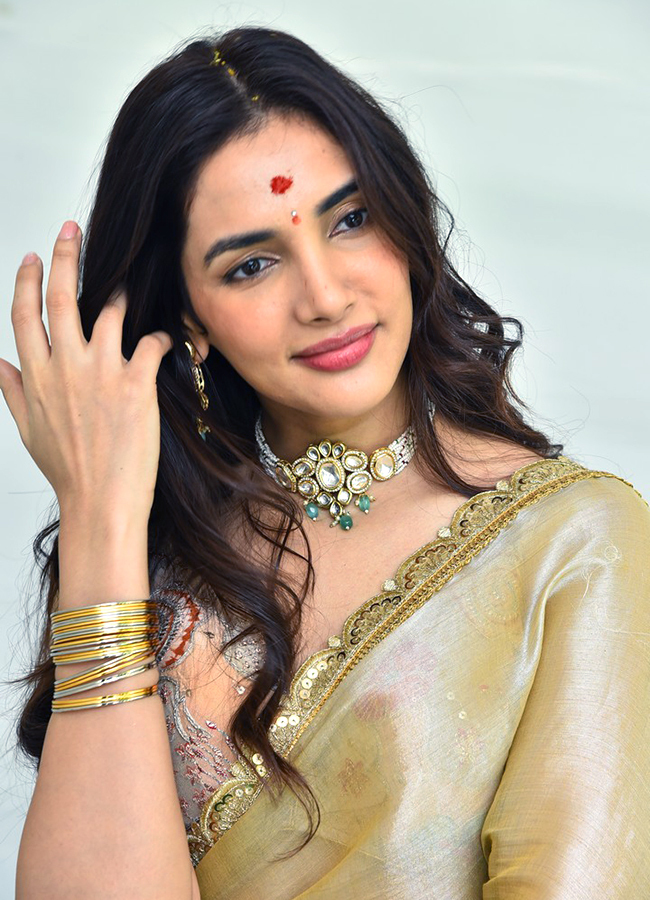 Hilesso Movie Actress Natasha Singh HD Photos15