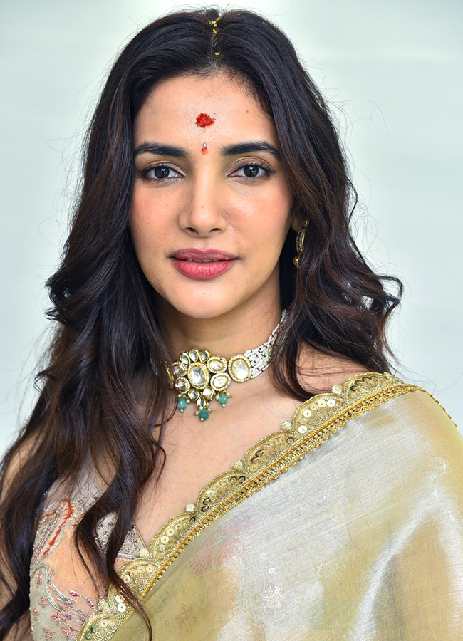 Hilesso Movie Actress Natasha Singh HD Photos7