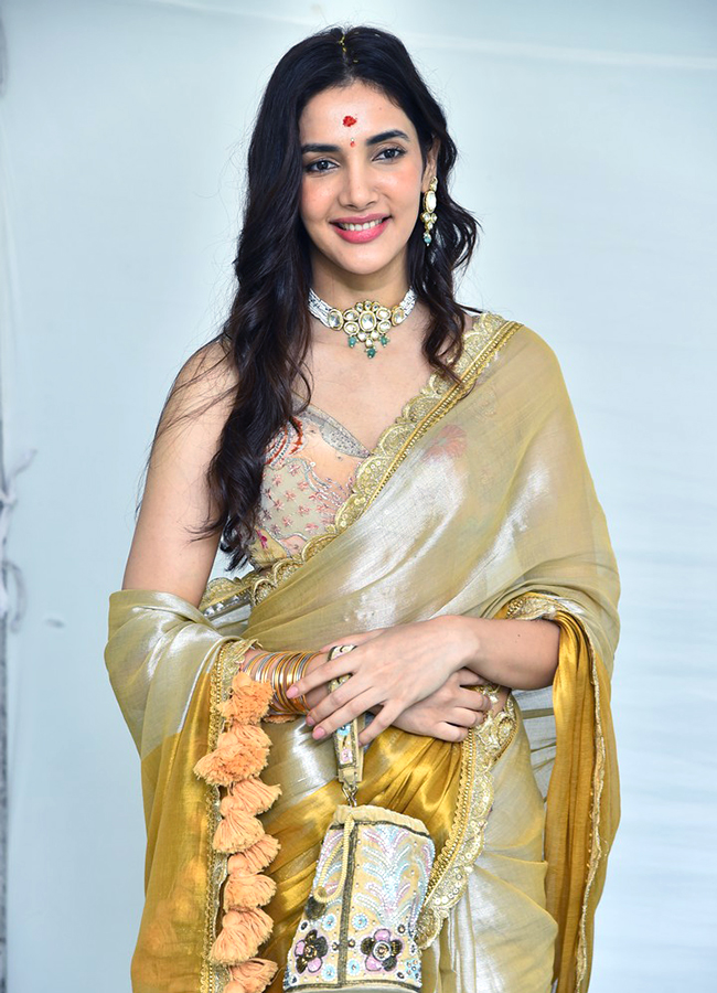 Hilesso Movie Actress Natasha Singh HD Photos9