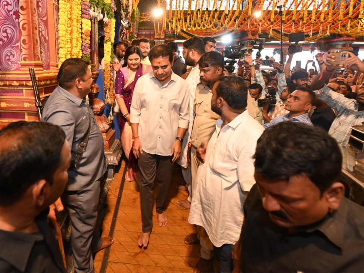 KTR Visit On Jubilee Hills Peddamma Thalli Temple Photos11