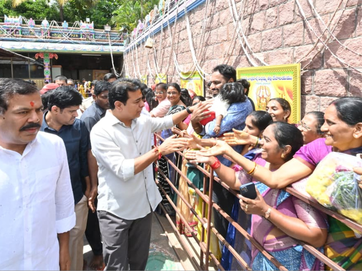 KTR Visit On Jubilee Hills Peddamma Thalli Temple Photos12