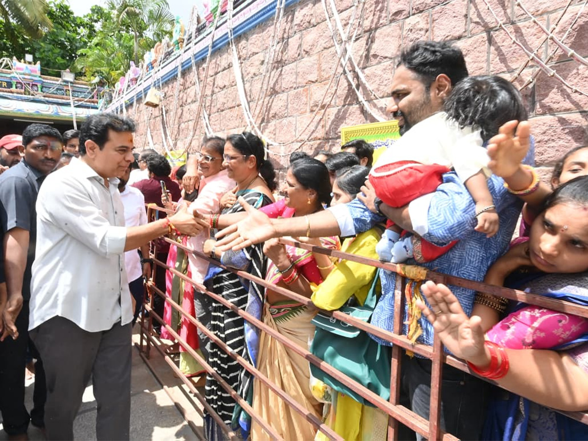 KTR Visit On Jubilee Hills Peddamma Thalli Temple Photos13