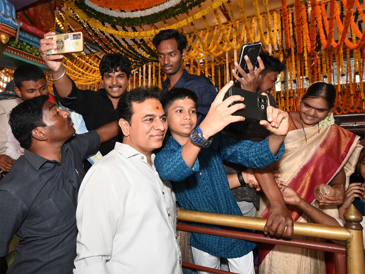 KTR Visit On Jubilee Hills Peddamma Thalli Temple Photos16