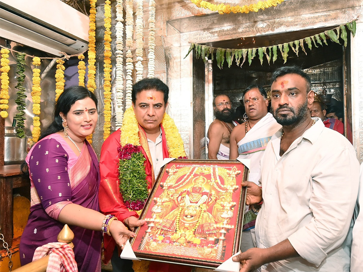 KTR Visit On Jubilee Hills Peddamma Thalli Temple Photos3