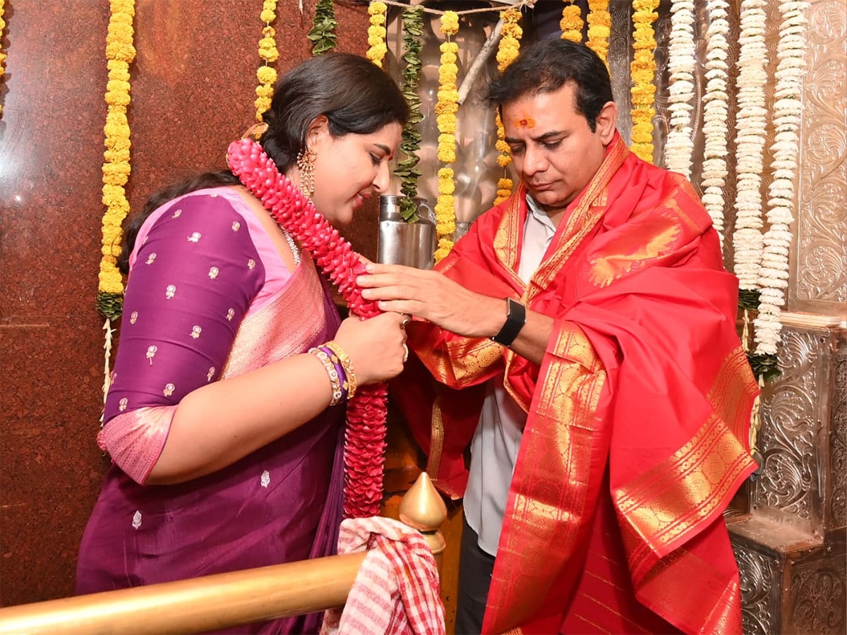 KTR Visit On Jubilee Hills Peddamma Thalli Temple Photos6