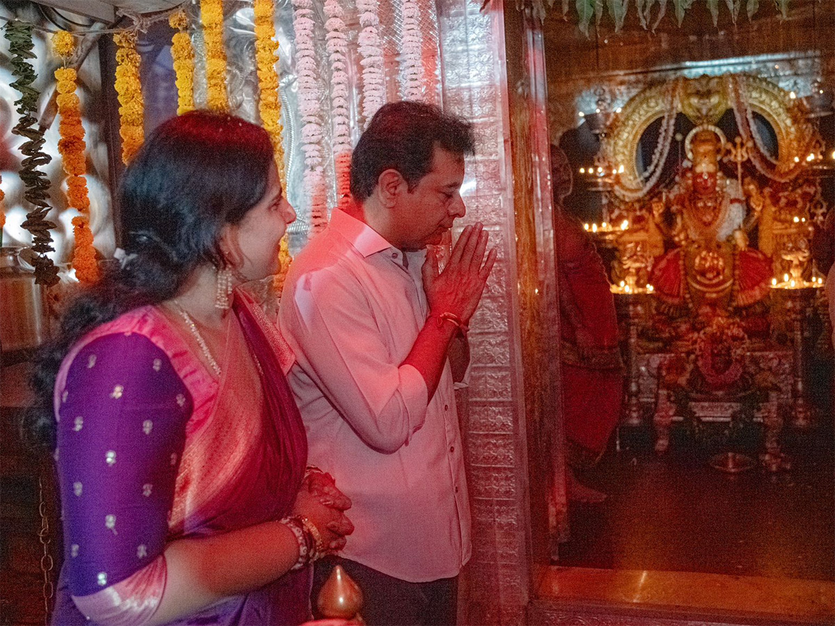 KTR Visit On Jubilee Hills Peddamma Thalli Temple Photos8