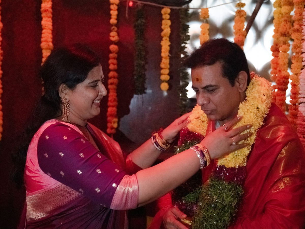KTR Visit On Jubilee Hills Peddamma Thalli Temple Photos9