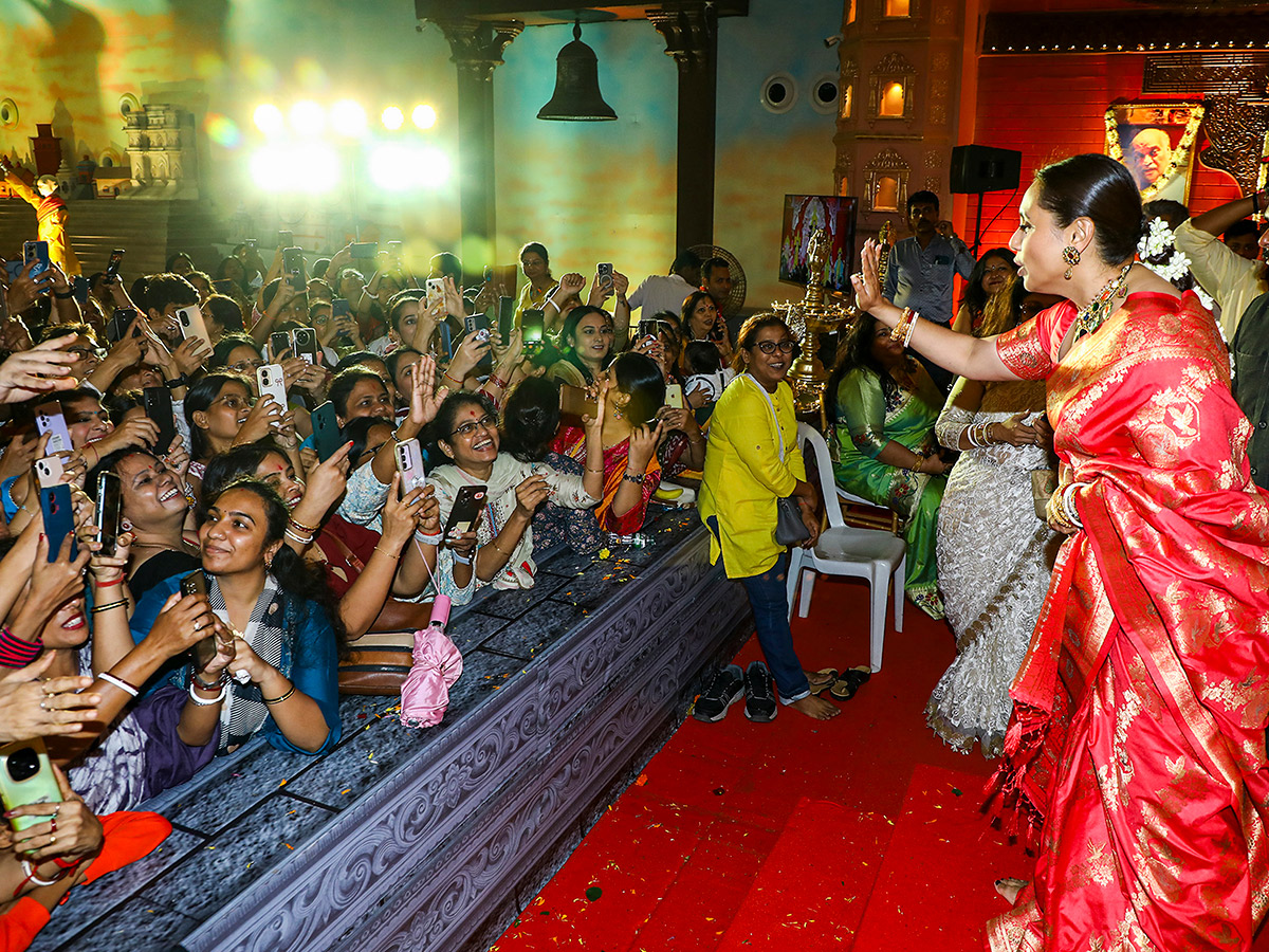 Priyanka Chopra Celebrations Hindu festival of Durga Puja in Mumbai28