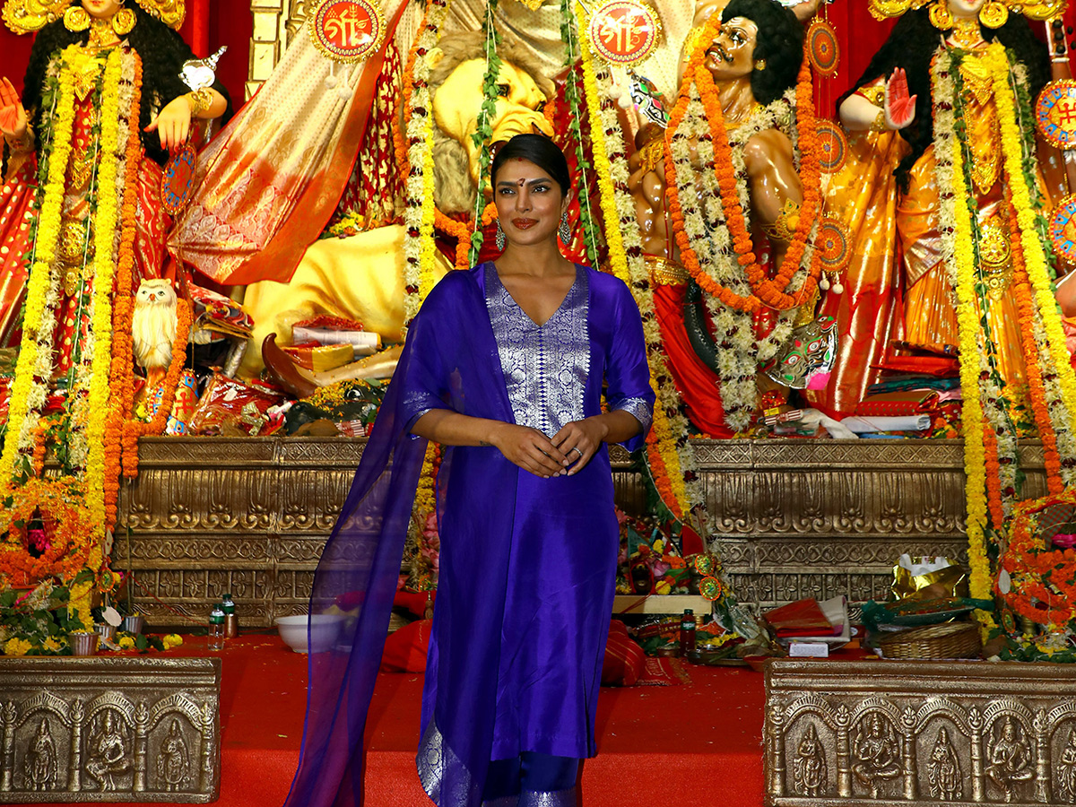 Priyanka Chopra Celebrations Hindu festival of Durga Puja in Mumbai8