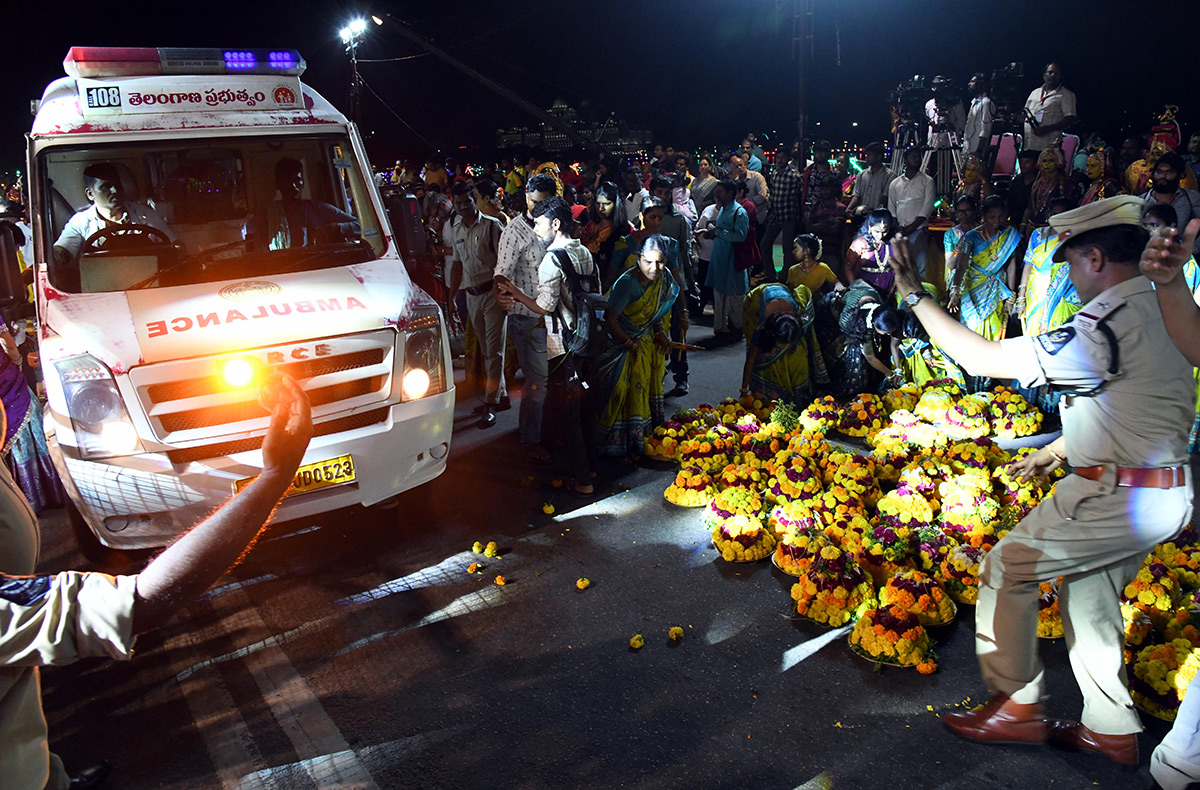 Saddula Bathukamma Closing Ceremonies on Tankbund13