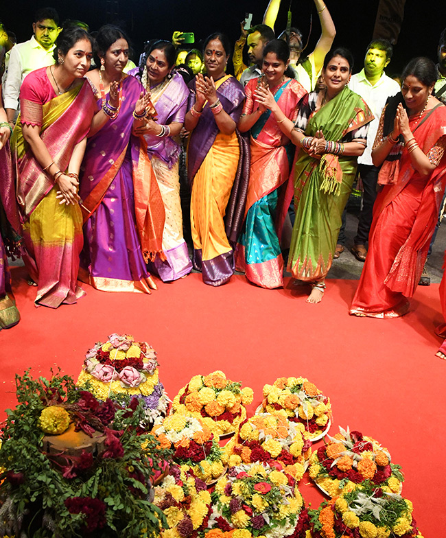 Saddula Bathukamma Closing Ceremonies on Tankbund25