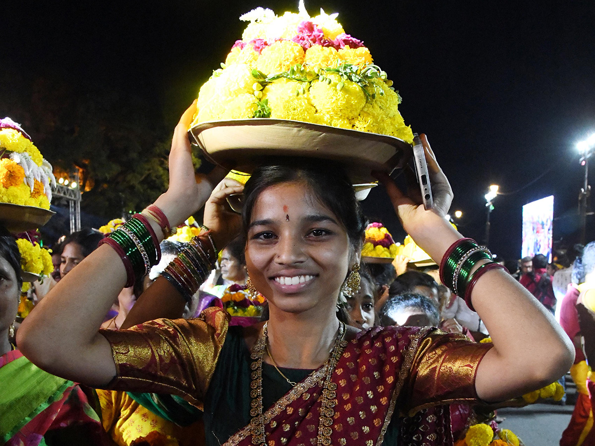 Saddula Bathukamma Closing Ceremonies on Tankbund6