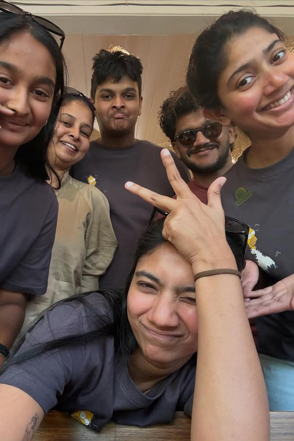 Saipallavi Vacation Trip With Sister Pooja Kannan Photos8