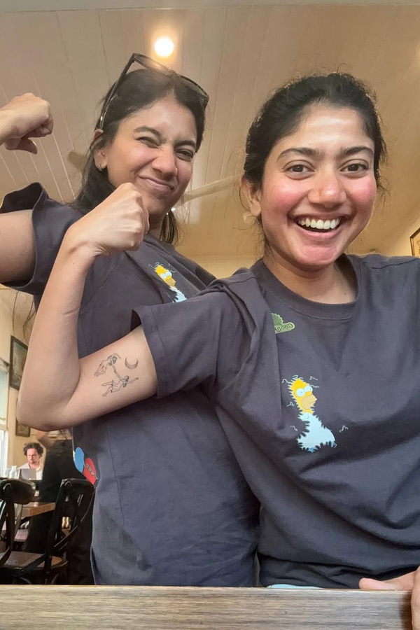 Saipallavi Vacation Trip With Sister Pooja Kannan Photos9
