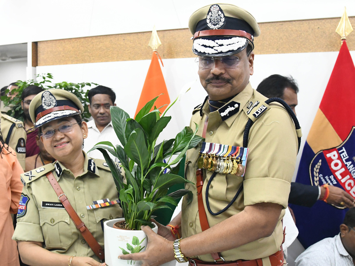 Shivadhar Reddy Takes Charge as Telangana DGP PHotos11