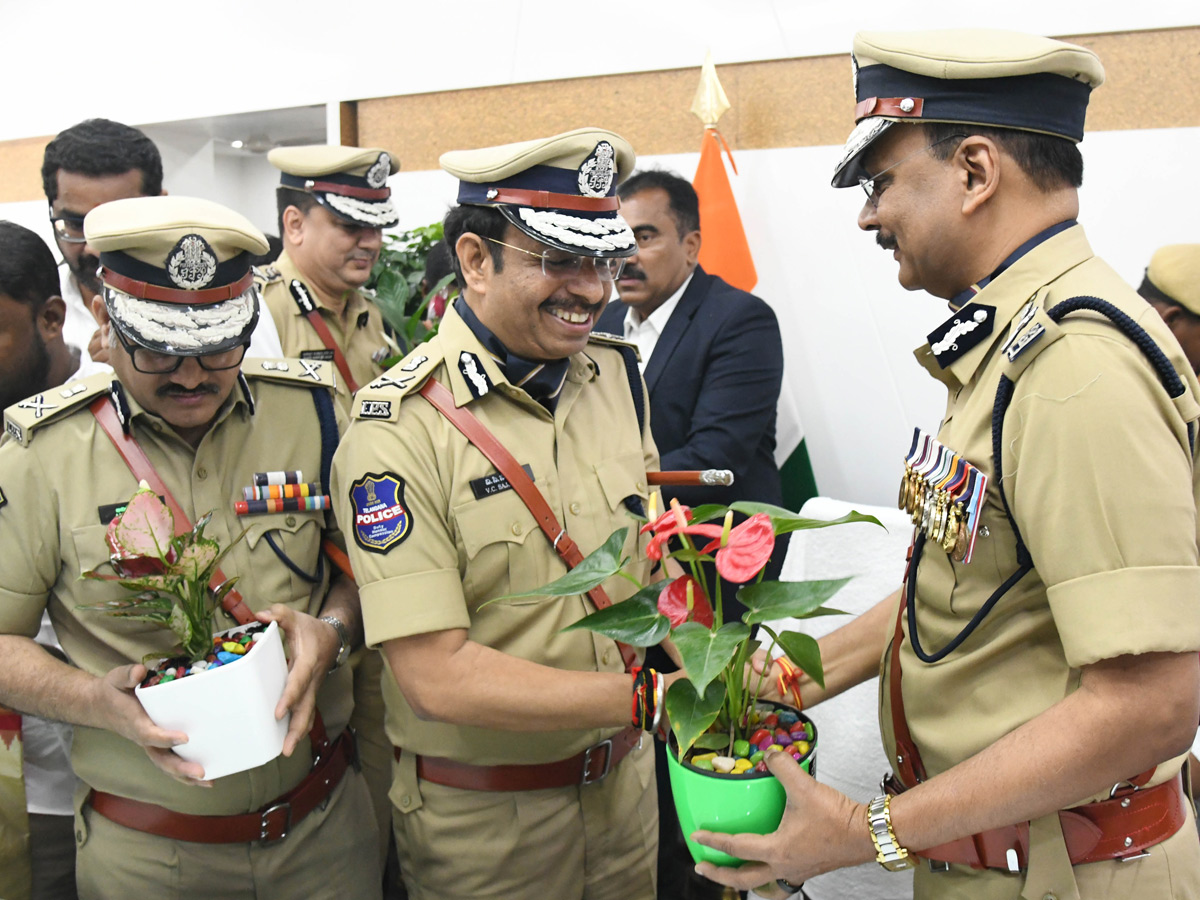 Shivadhar Reddy Takes Charge as Telangana DGP PHotos14