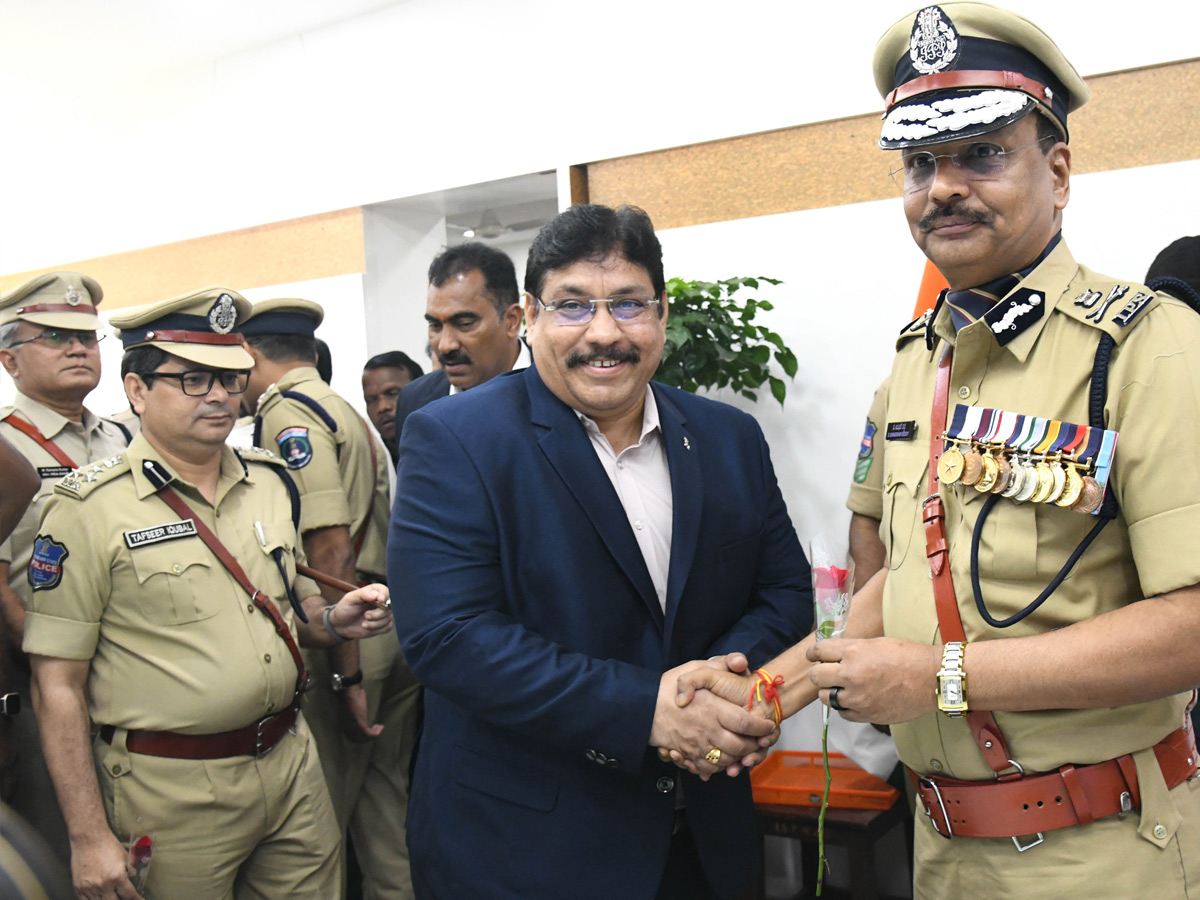 Shivadhar Reddy Takes Charge as Telangana DGP PHotos21