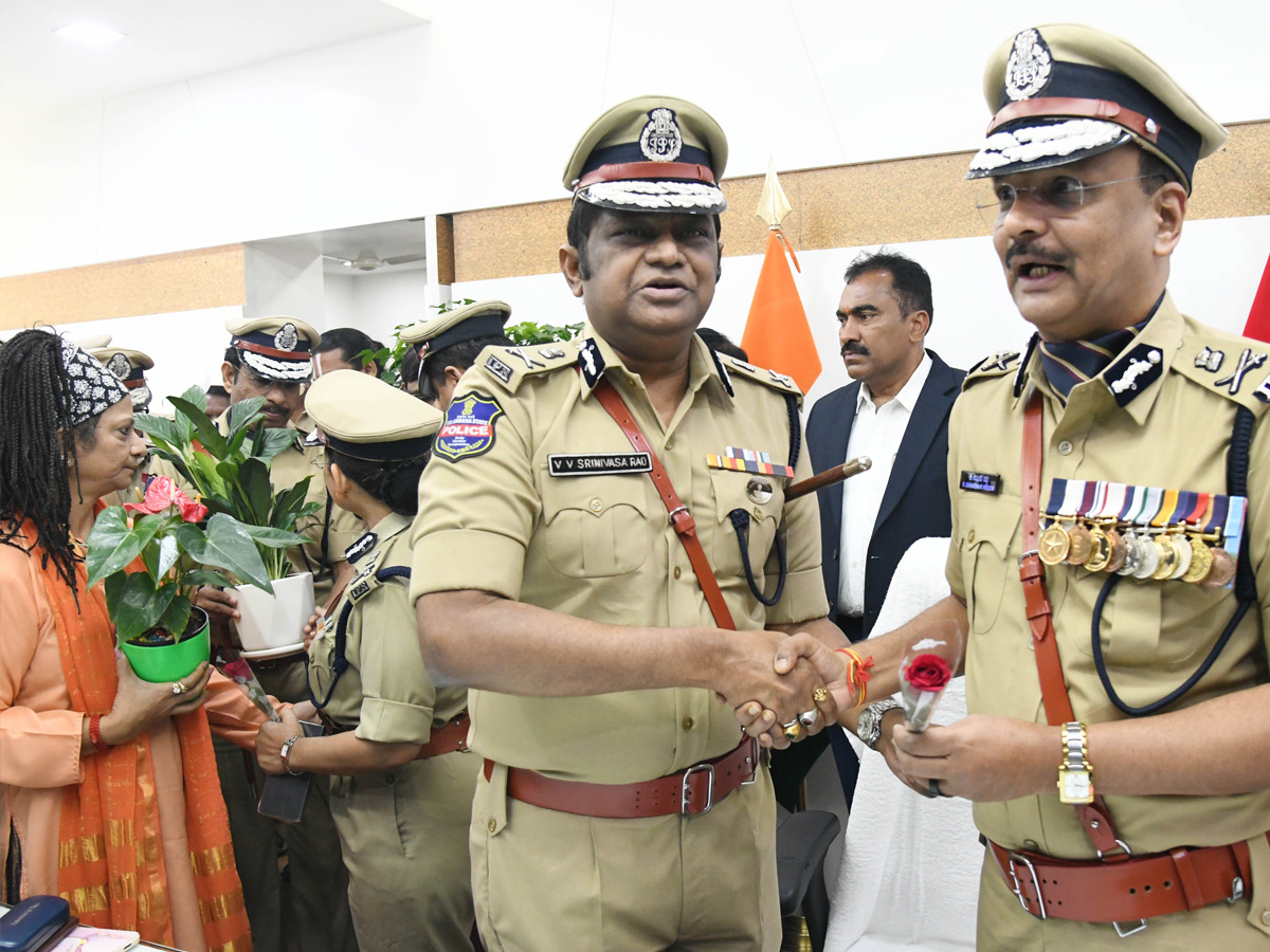 Shivadhar Reddy Takes Charge as Telangana DGP PHotos9