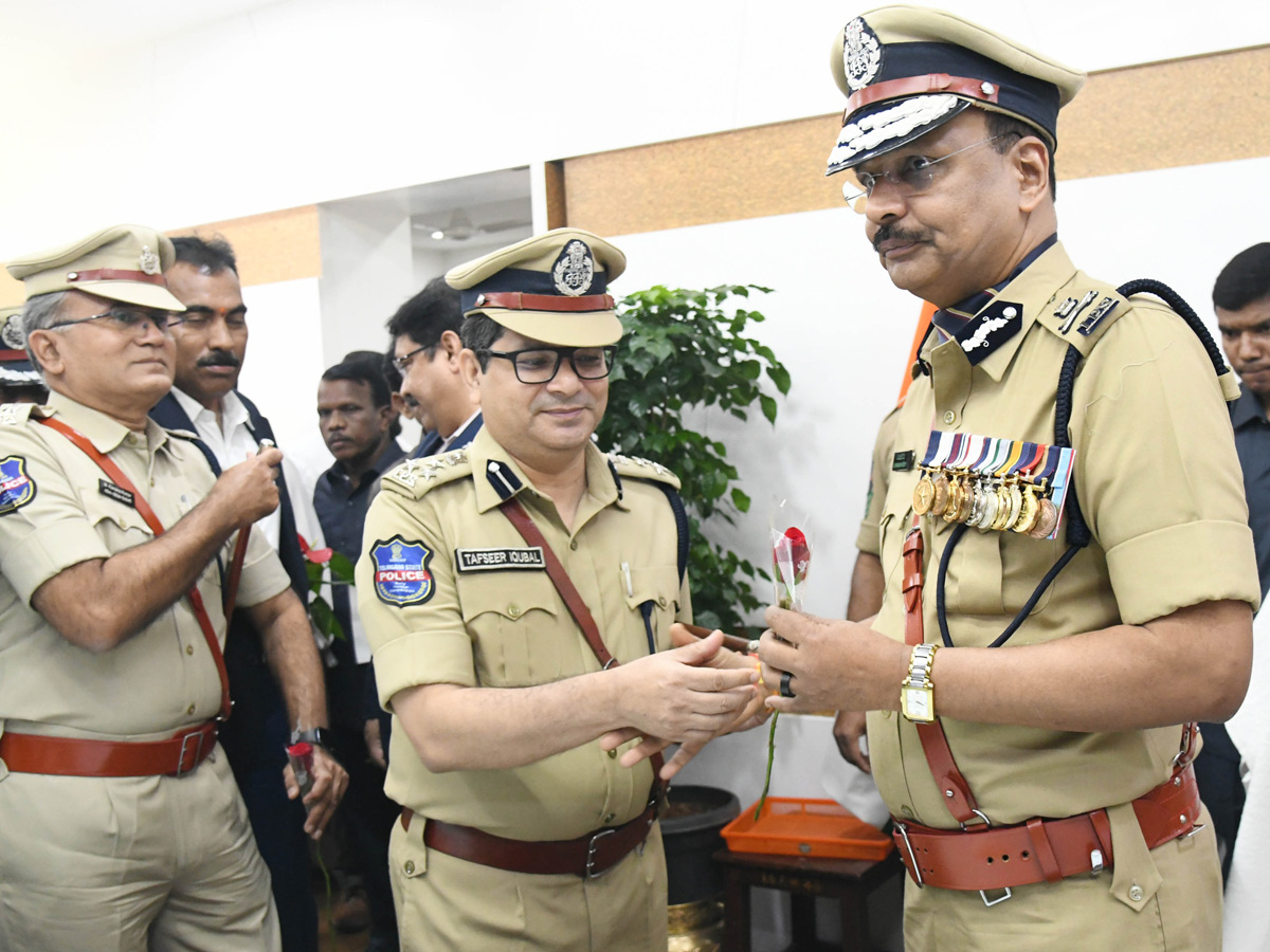 తెలంగాణ డీజీపీగా శివధర్‌రెడ్డి బాధ్యతల స్వీకరణ (ఫొటోలు) | Senior IPS ...