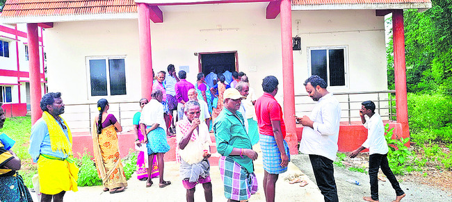 నాలుగు రోజులుగా తిరుగుతున్నా
1