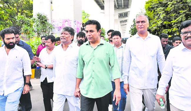  KTR, Harish Rao, Padma Rao and others coming to BUS Bhavan1