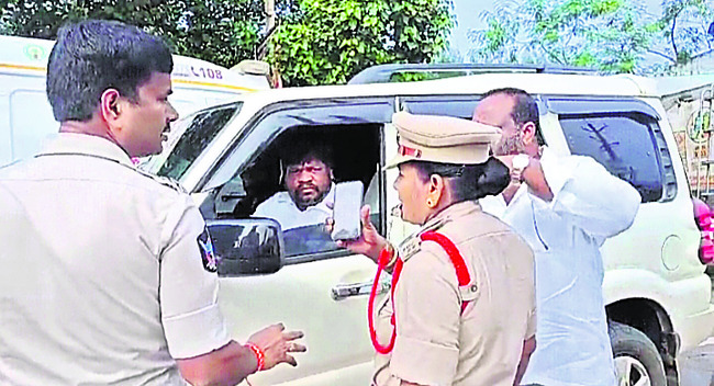 పాడేరు ఎమ్మెల్యేకు అడుగడుగునా ఆంక్షలు1
