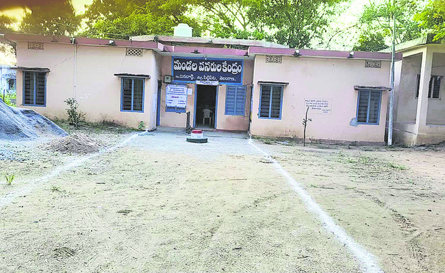 ఉదయం కోలాహలం.. సాయంత్రం నిర్మానుష్యం 1