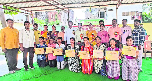 సృజనాత్మకతను వెలికి తీసేందుకే పోటీలు
1