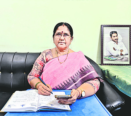 ఆరోగ్యశ్రీ.. తీస్తున్నారా ఊపిరి! 1