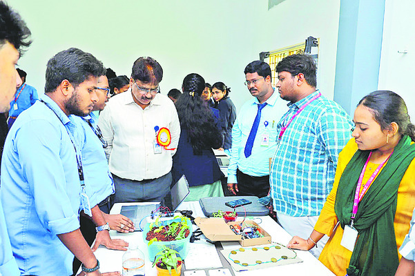 ముగిసిన అంతరిక్ష వారోత్సవాలు 1
