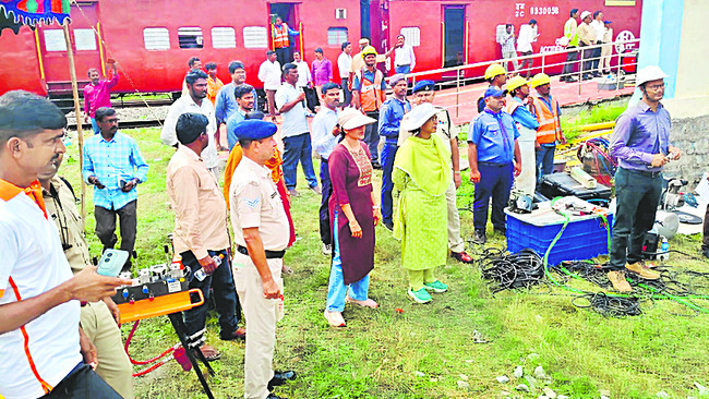 పెదకూరపాడు వద్ద రైలు ప్రమాదం 2