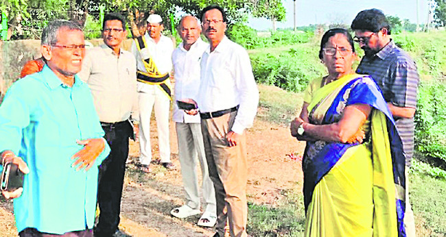 అమరేశ్వరునికి పుష్పార్చన
1