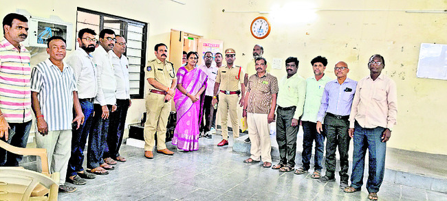 నామినేషన్ కేంద్రం పరిశీలన1