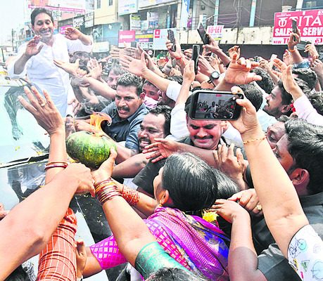 Paying homage to Y S Jagan Mohan Reddy3