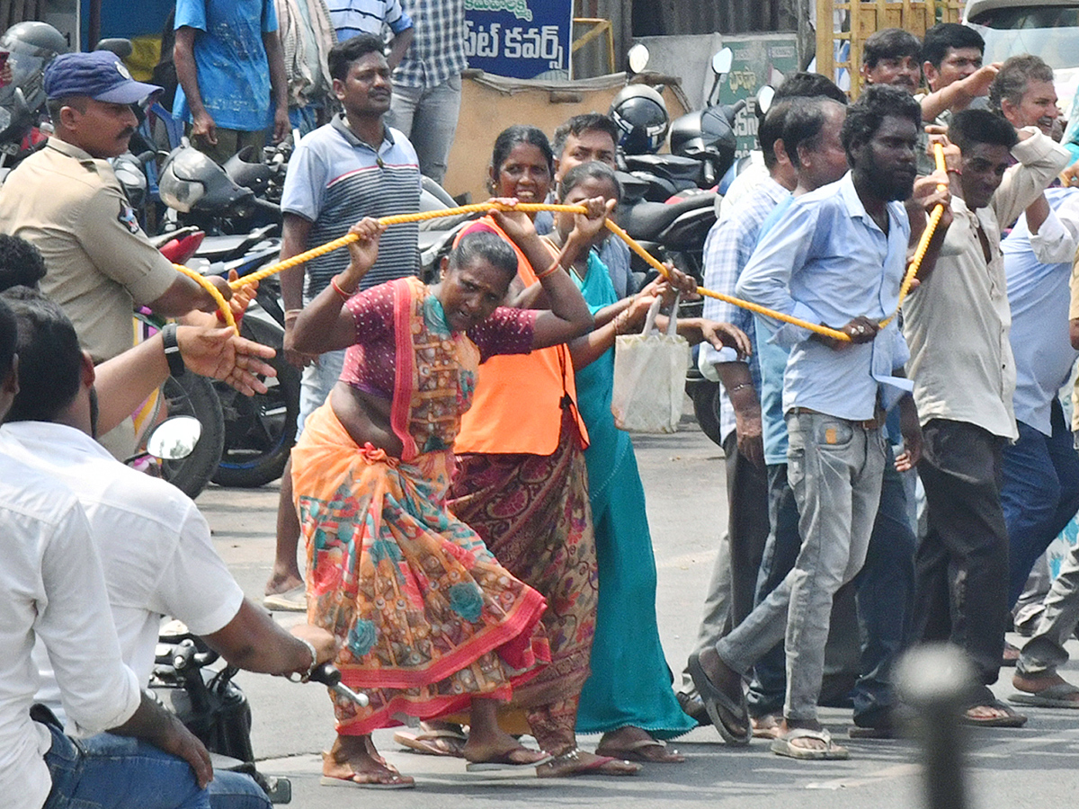 YS Jagan Mass Craze At Narsipatnam Road Show Photos11