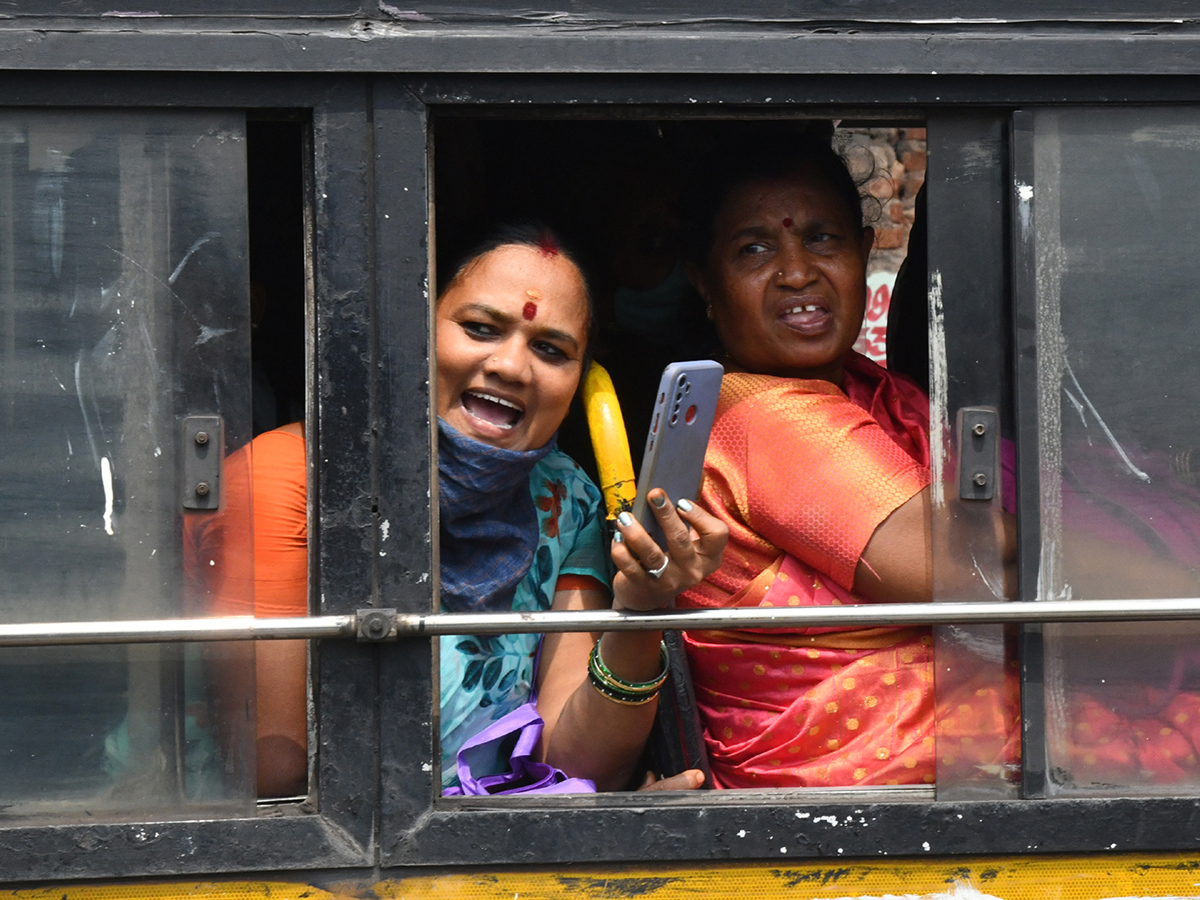 YS Jagan Mass Craze At Narsipatnam Road Show Photos13