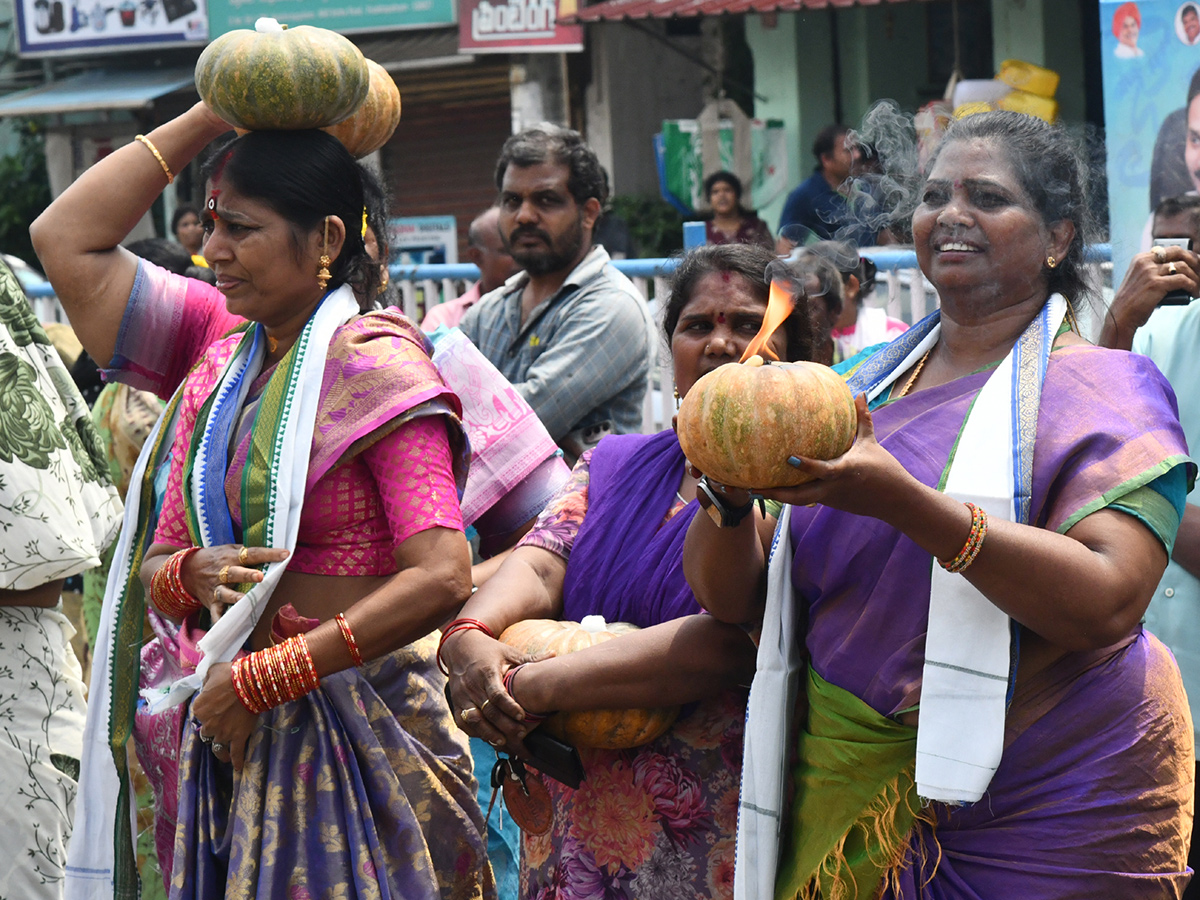 YS Jagan Mass Craze At Narsipatnam Road Show Photos19