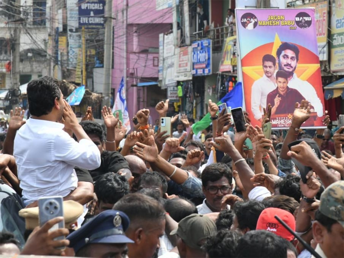 YS Jagan Mass Craze At Narsipatnam Road Show Photos6
