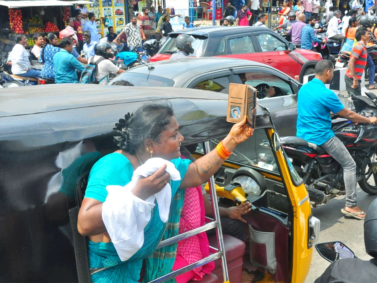 YS Jagan Mass Craze At Narsipatnam Road Show Photos9