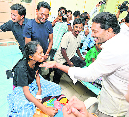 YS Jaganmohan Reddy visits students undergoing treatment at KGH1
