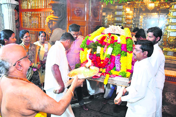 మద్యం టెండర్లకు 227 దరఖాస్తులు 1