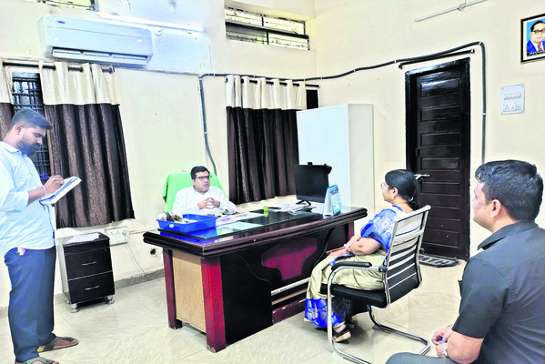 విద్యార్థులను సమయానికి చేర్చండి1
