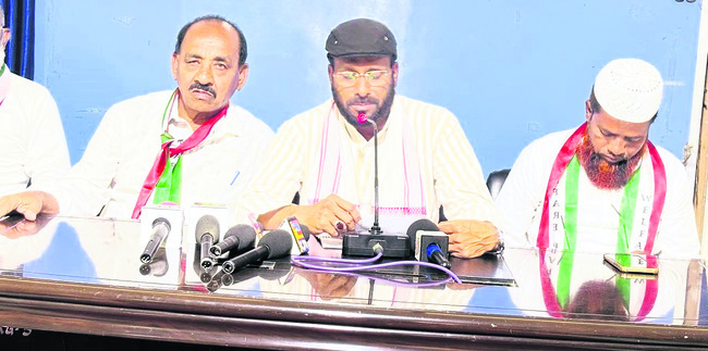 పంచాయతీ అధ్యక్షురాలిపై చర్యలు తీసుకోండి 1