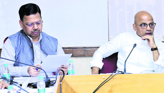 ‘అక్రమ లేఔట్లకు విద్యుత్ సౌకర్యం ఇవ్వొద్దు’ 1
