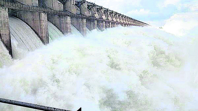 అర్ధరాత్రి రోడ్డు ప్రమాదం
1