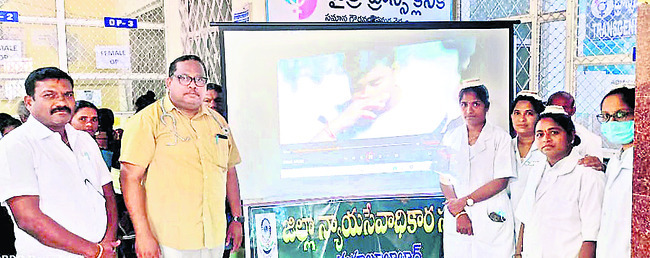 కలెక్టరేట్కు చేరిన ఎన్నికల సామగ్రి
1