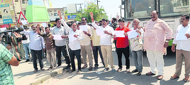 బీసీ సంఘాల ఆందోళన.. రాస్తారోకోలు1