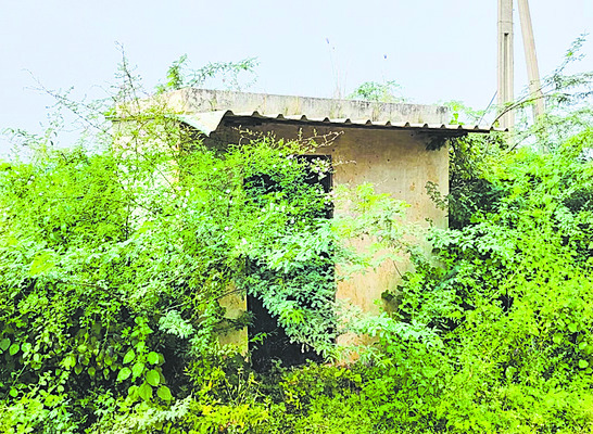 నిర్లక్ష్యం నీడలో ఎత్తిపోతల పథకాలు! 1